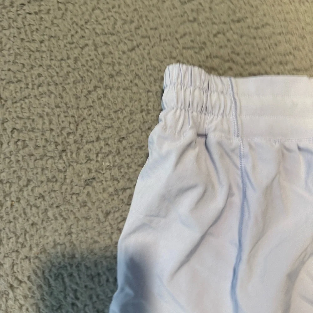 Lululemon Low Rise Hotty Hot Short 4”Women’s Sz. 4 Pastel Blue